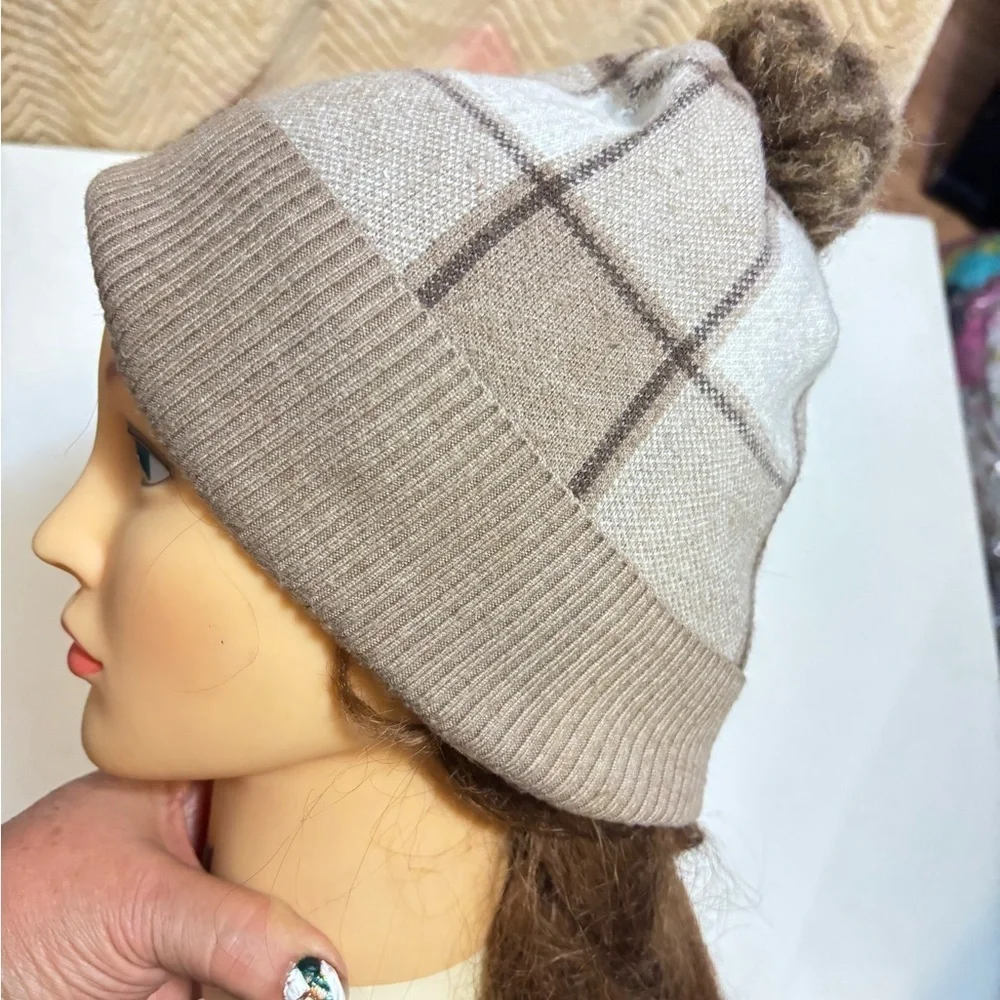 WOMEN BEANIE TAHARI